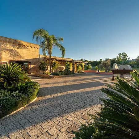 Hotel Masseria Le Pajare 4*