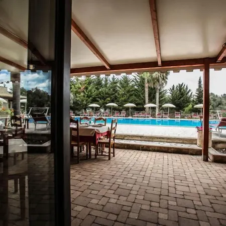 Hotel Masseria Le Pajare 4*